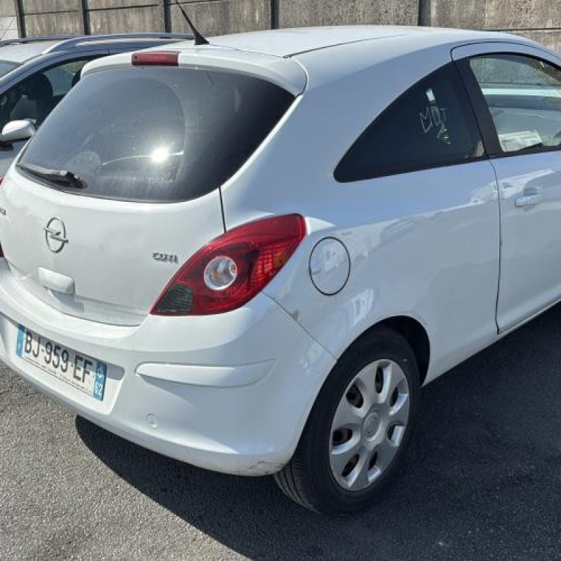Pare choc arriere OPEL CORSA D Photo n°9