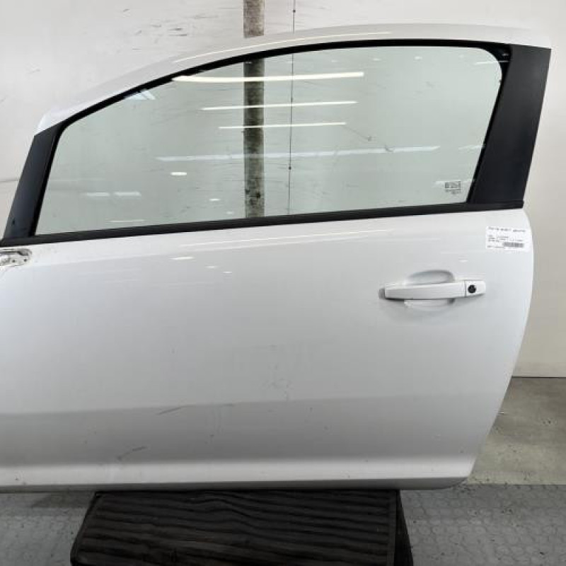 Porte avant gauche OPEL CORSA D Photo n°1