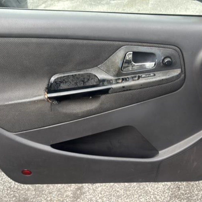 Attache ceinture avant droit SEAT CORDOBA 1 Photo n°9