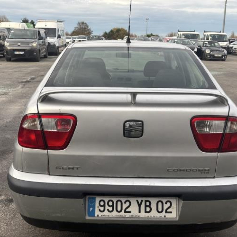 Bouton de warning SEAT CORDOBA 1 Photo n°8