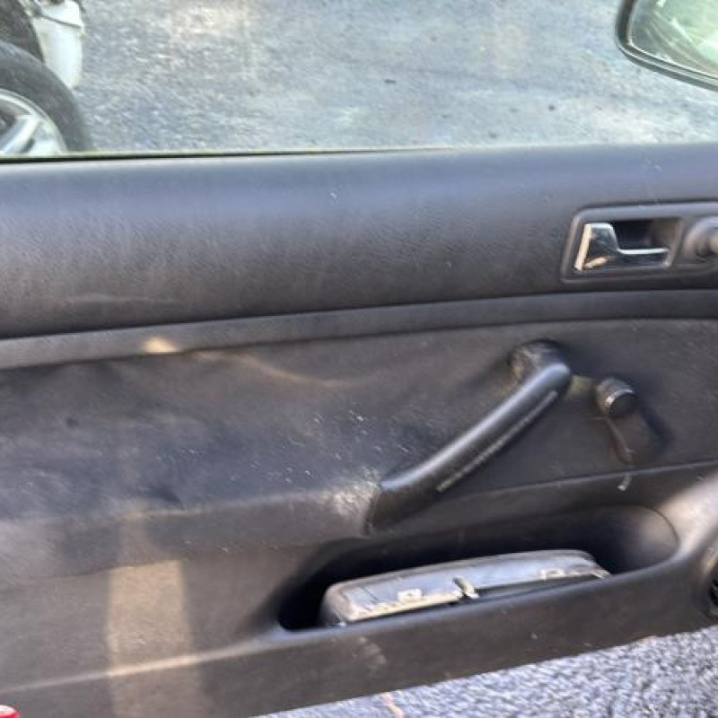 Etrier arriere droit (freinage) VOLKSWAGEN GOLF 4 Photo n°9