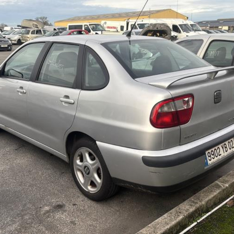 Malle/Hayon arriere SEAT CORDOBA 1 Photo n°4