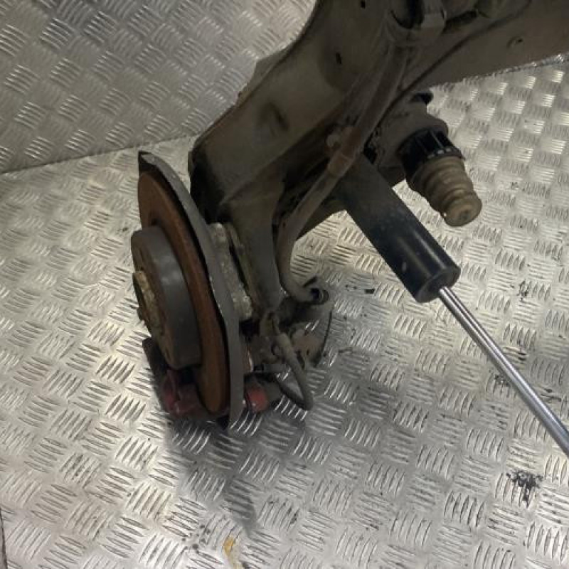 Essieu arriere PEUGEOT 308 2 Photo n°2