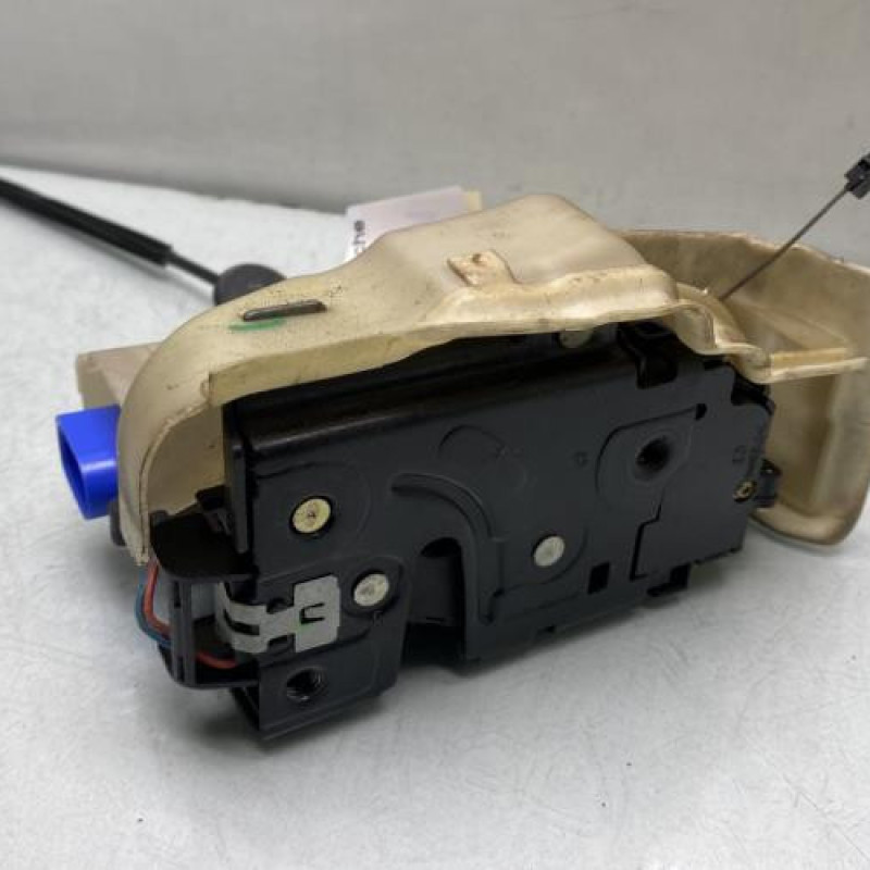 Serrure avant gauche VOLKSWAGEN GOLF 5 Photo n°1