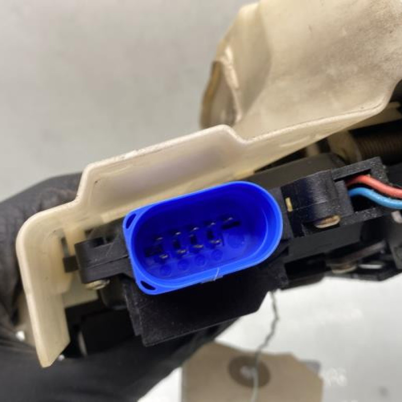 Serrure avant gauche VOLKSWAGEN GOLF 5 Photo n°4