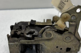 Serrure avant droit PEUGEOT 106