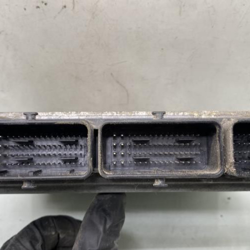 Calculateur moteur RENAULT MASTER 3 Photo n°3