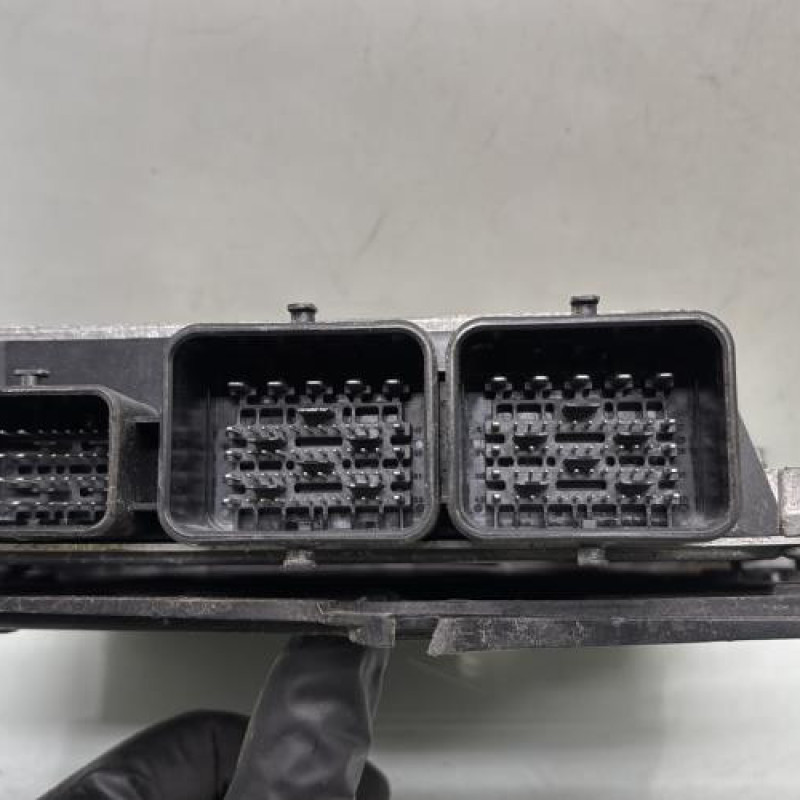 Calculateur moteur PEUGEOT 208 1 Photo n°3