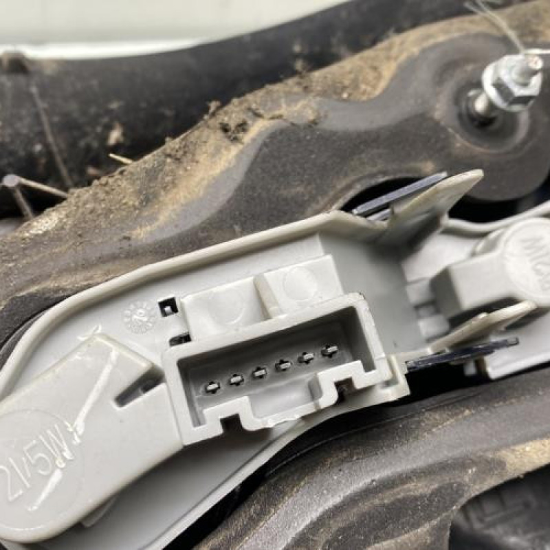 Feu arriere principal droit (feux) TOYOTA AVENSIS 2 Photo n°3