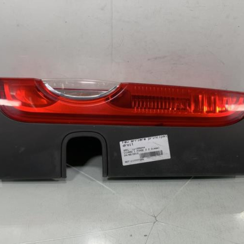 Feu arriere principal droit (feux) OPEL VIVARO 1 Photo n°2