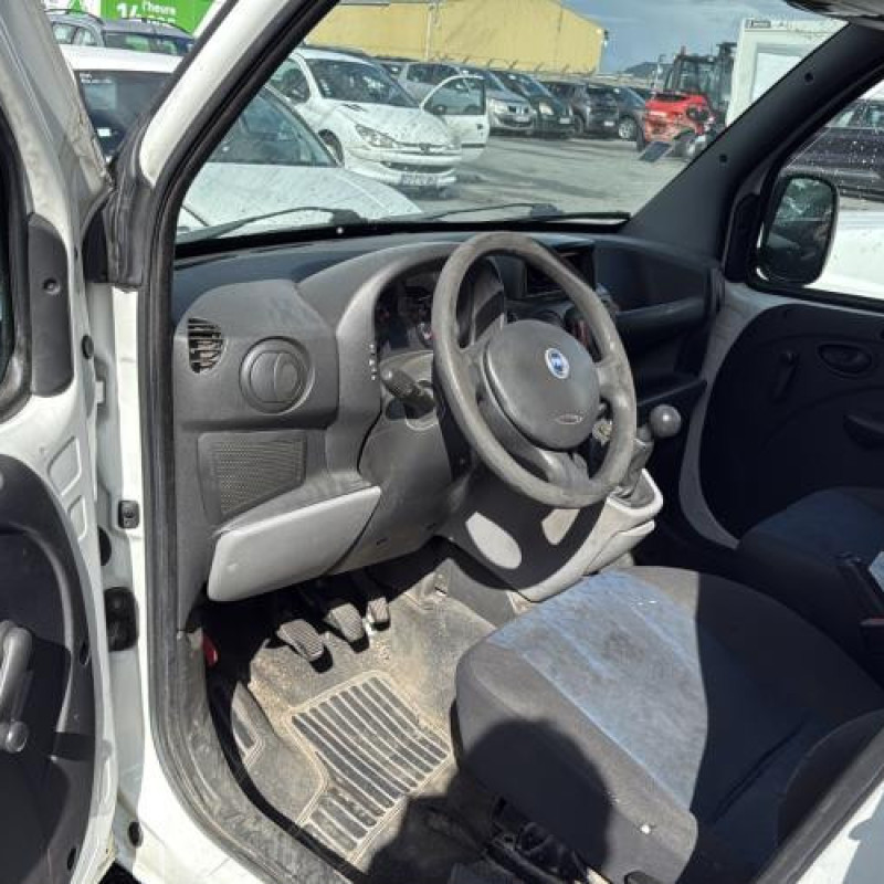 Feu arriere principal gauche (feux) FIAT DOBLO 1 Photo n°12