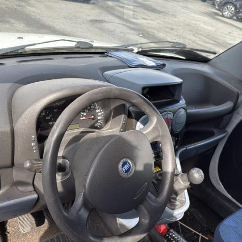 Feu arriere principal gauche (feux) FIAT DOBLO 2 Photo n°12