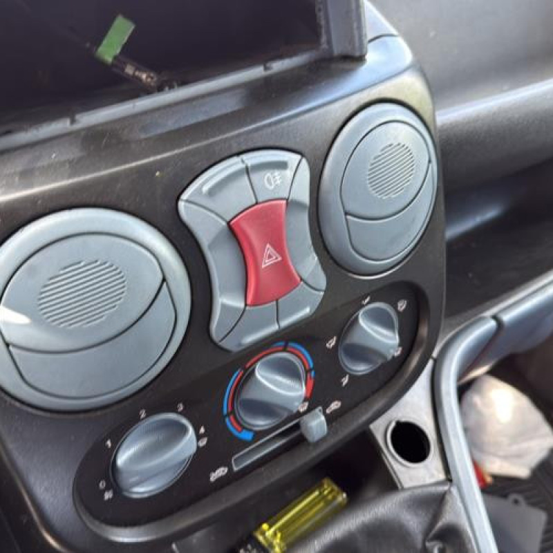 Feu arriere principal gauche (feux) FIAT DOBLO 2 Photo n°15