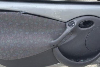 Feu arriere stop central FORD KA 1