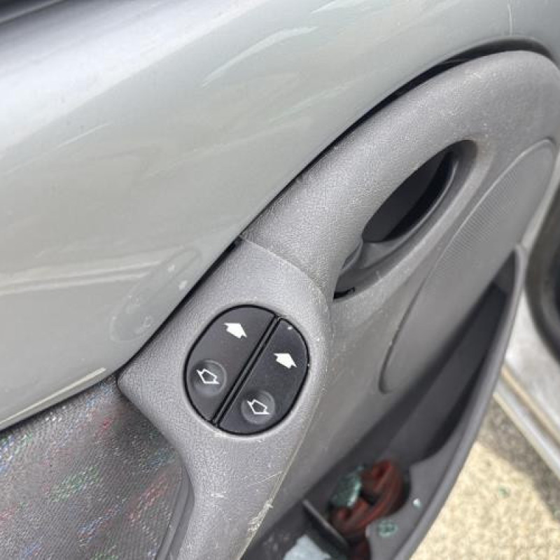 Feu arriere stop central FORD KA 1 Photo n°15