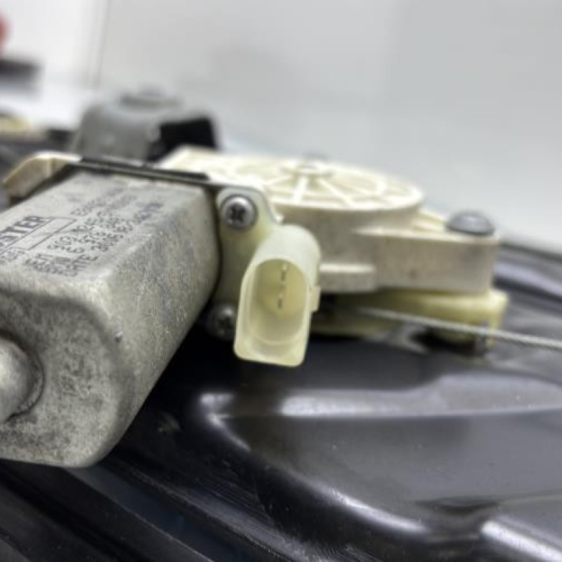 Leve vitre electrique arriere droit BMW SERIE 1 E88 Photo n°5