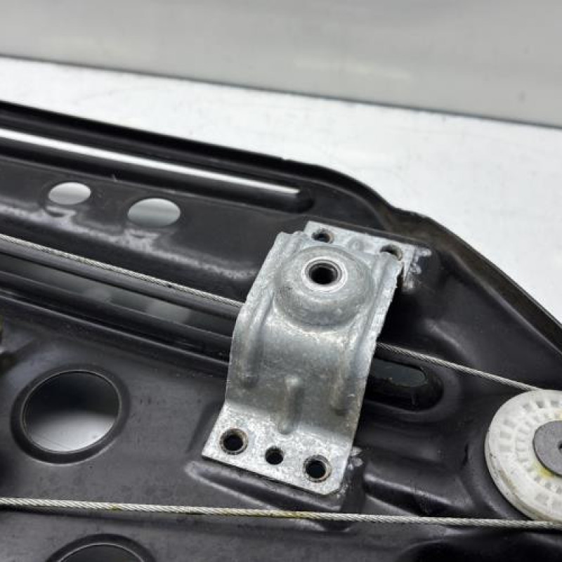 Leve vitre electrique arriere gauche BMW SERIE 1 E88 Photo n°2