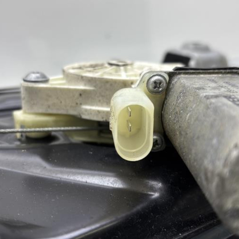 Leve vitre electrique arriere gauche BMW SERIE 1 E88 Photo n°4