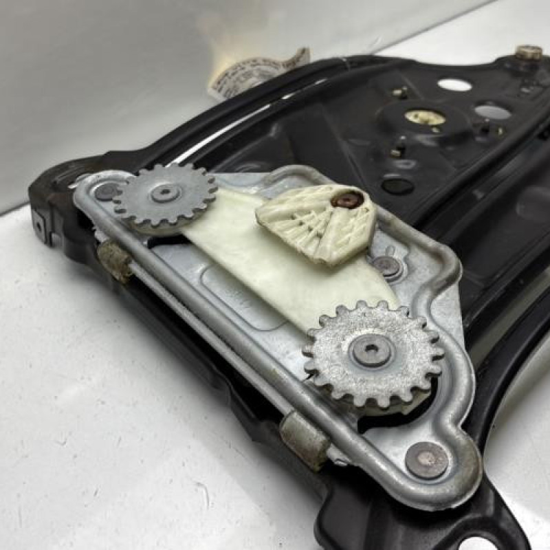 Leve vitre electrique arriere gauche BMW SERIE 1 E88 Photo n°7