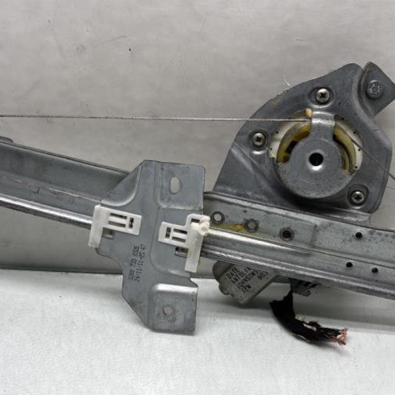 Leve vitre electrique arriere droit DACIA DUSTER 1 Photo n°1