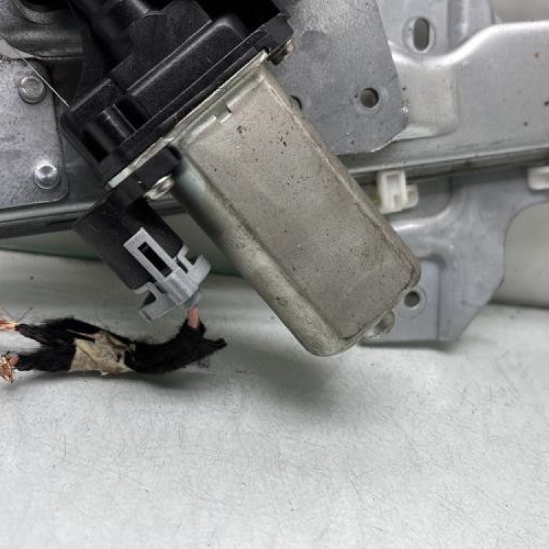 Leve vitre electrique arriere droit DACIA DUSTER 1 Photo n°4