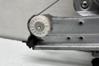 Leve vitre electrique arriere gauche DACIA DUSTER 1