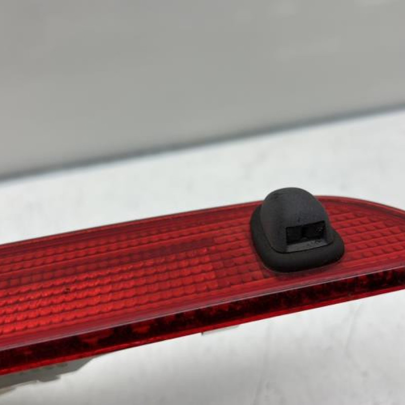 Feu arriere stop central FORD FIESTA 5 Photo n°2