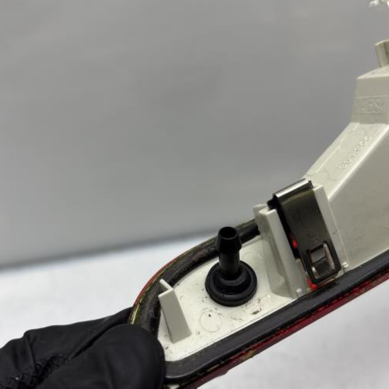 Feu arriere stop central FORD FIESTA 5 Photo n°4