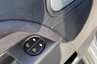 Feu arriere stop central FORD FIESTA 5