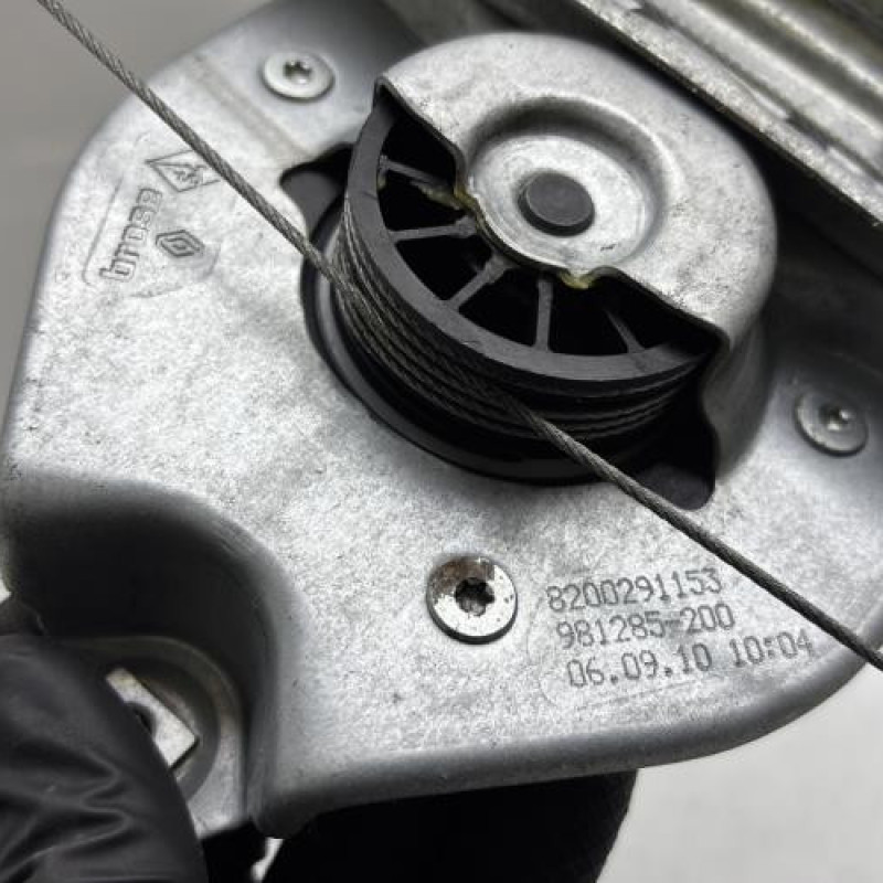 Leve vitre electrique arriere droit RENAULT CLIO 3 Photo n°8