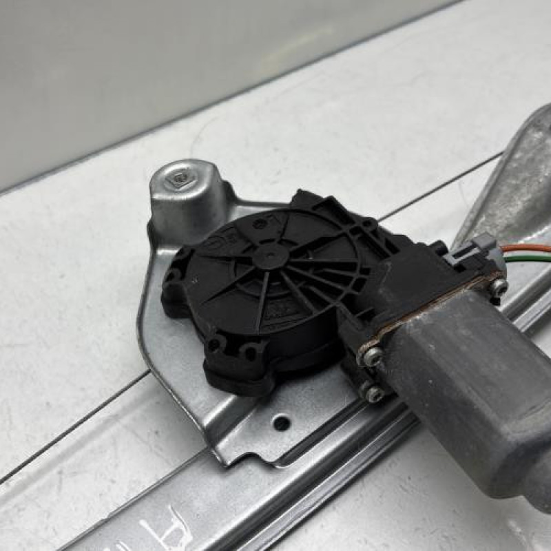 Leve vitre electrique arriere gauche RENAULT CLIO 3 Photo n°3