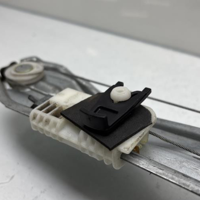 Leve vitre electrique arriere gauche RENAULT CLIO 3 Photo n°7