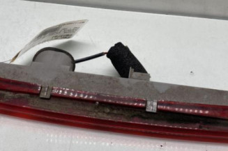 Feu arriere stop central TOYOTA AVENSIS 2