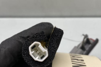 Feu arriere stop central TOYOTA AVENSIS 2