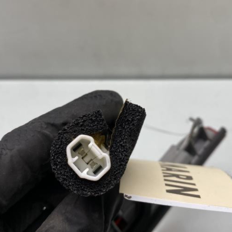 Feu arriere stop central TOYOTA AVENSIS 2 Photo n°3