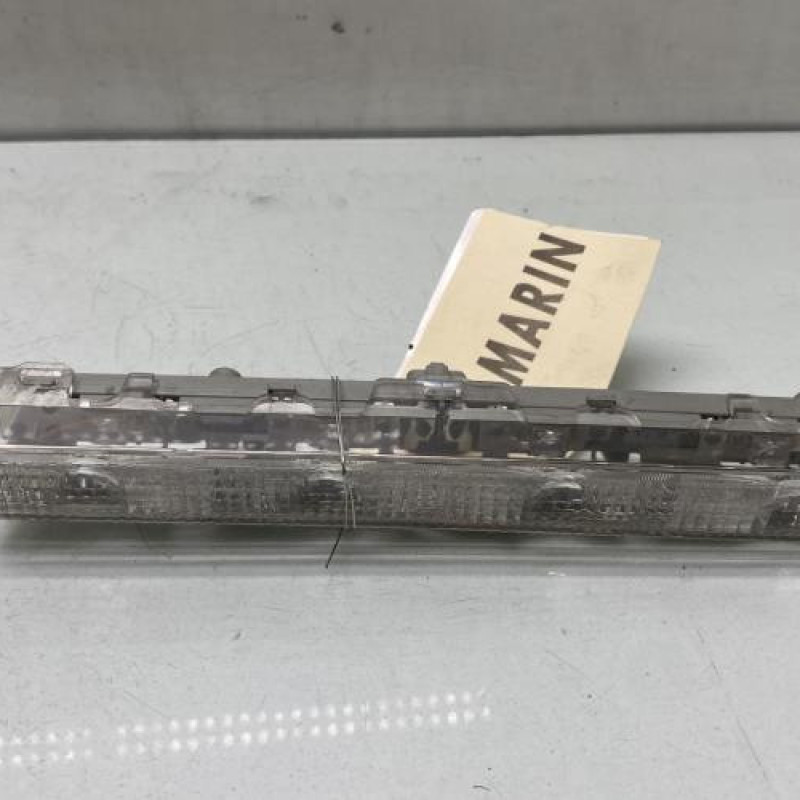 Feu arriere stop central TOYOTA YARIS 2 Photo n°1