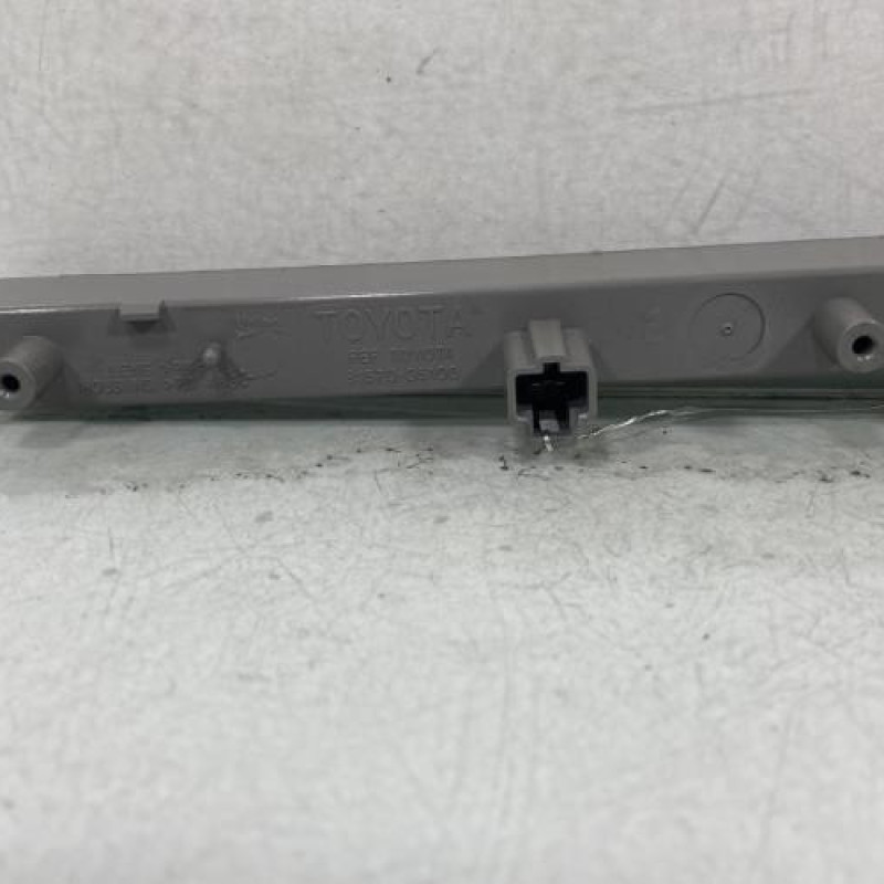 Feu arriere stop central TOYOTA YARIS 2 Photo n°3