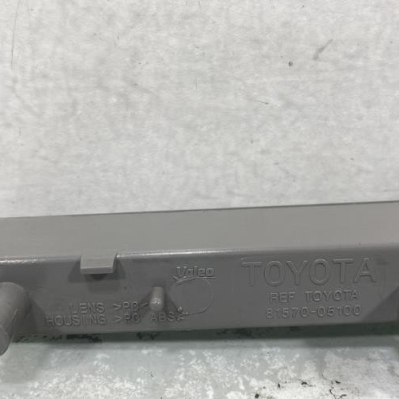 Feu arriere stop central TOYOTA YARIS 2 Photo n°4