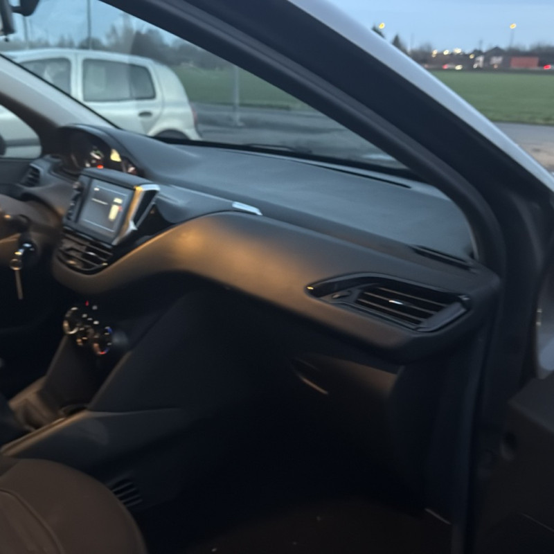 PEUGEOT 208 1 PHASE 2 1.6 BLUE HDI - 8V TURBO Photo n°16