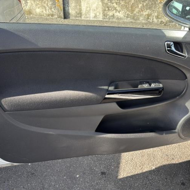 Plage arriere OPEL CORSA D Photo n°12