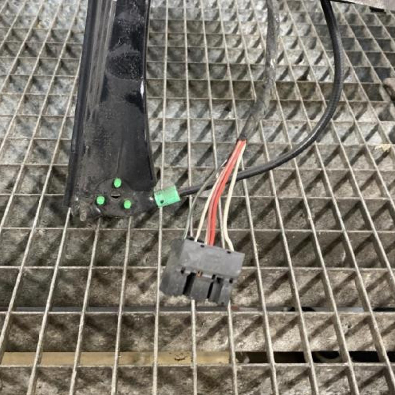 Leve vitre electrique avant droit AUDI A4 1 Photo n°4