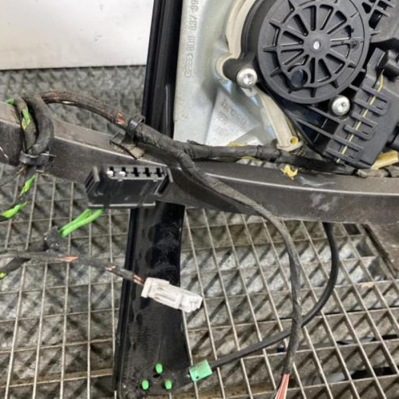 Leve vitre electrique avant droit AUDI A4 1 Photo n°5