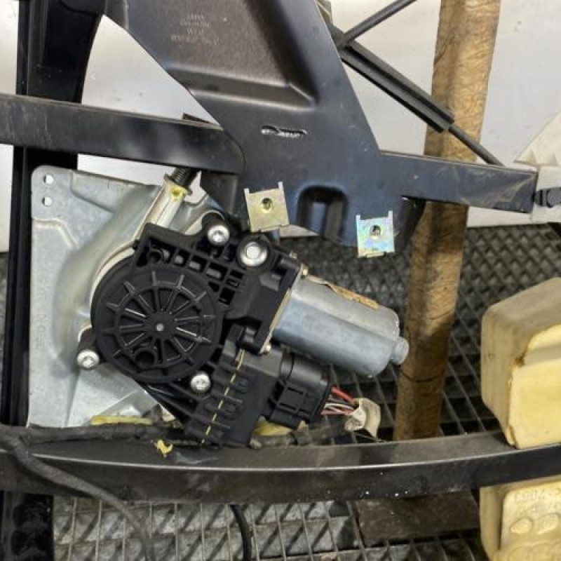 Leve vitre electrique avant droit AUDI A4 1 Photo n°6