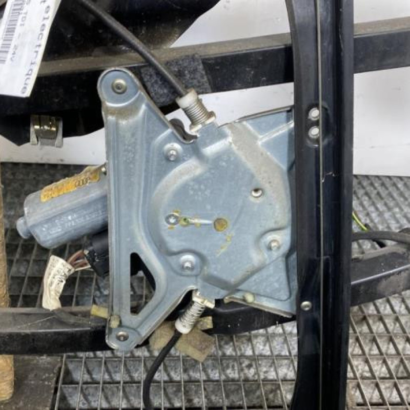Leve vitre electrique avant droit AUDI A4 1 Photo n°8
