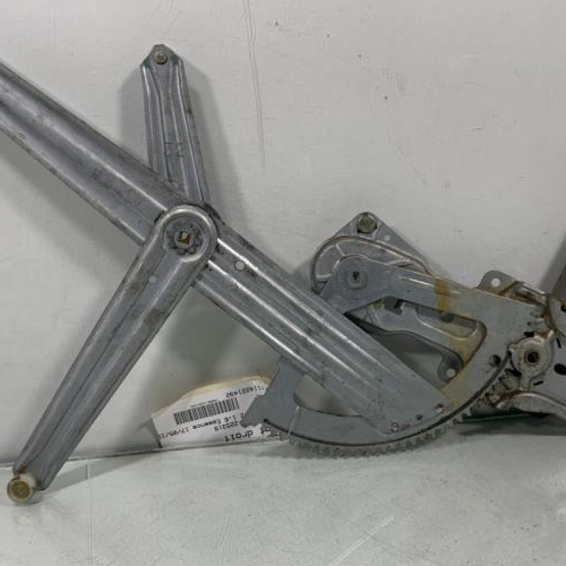 Leve vitre electrique avant droit PEUGEOT 205 Photo n°4