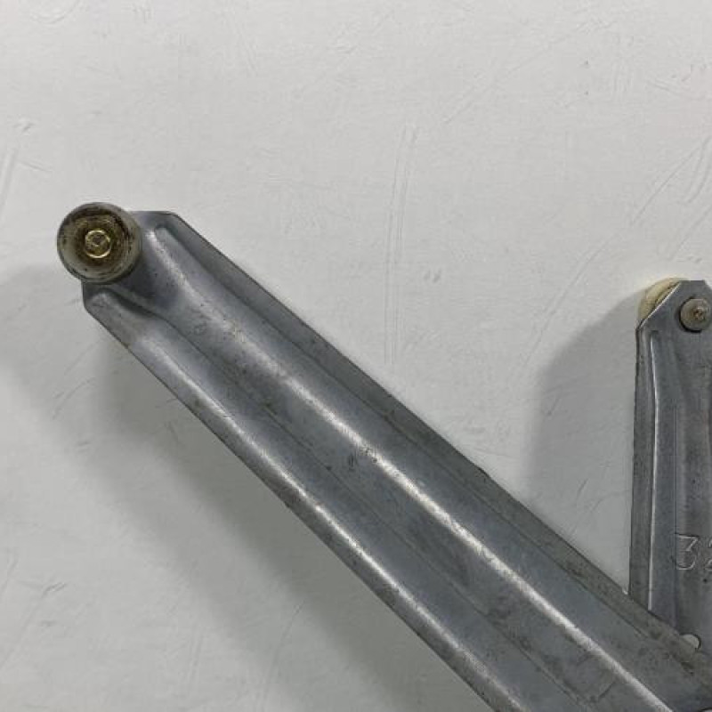 Leve vitre electrique avant droit PEUGEOT 205 Photo n°7