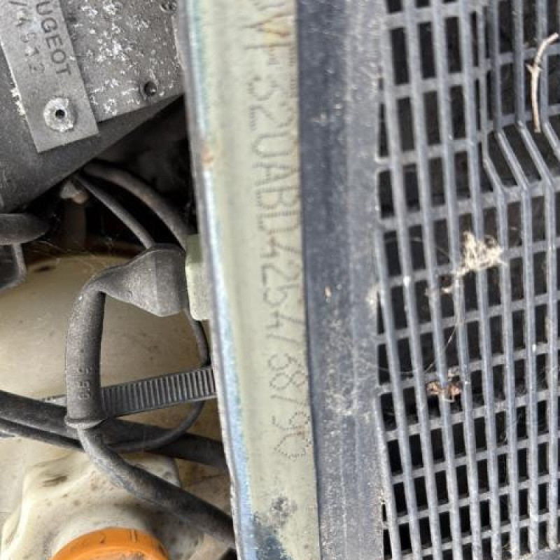 Leve vitre electrique avant droit PEUGEOT 205 Photo n°18