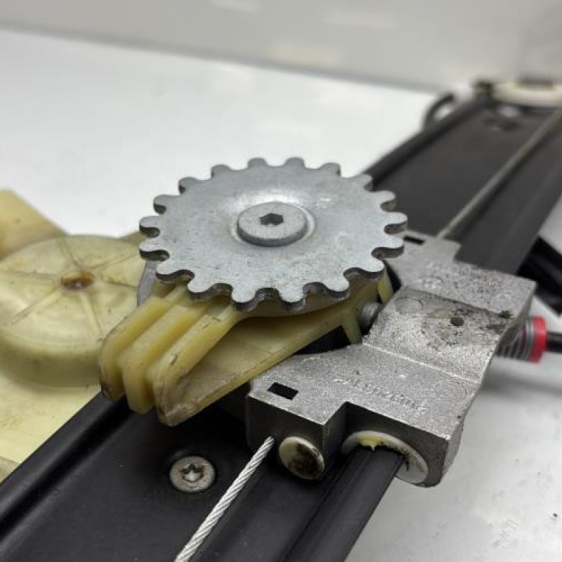 Leve vitre electrique avant gauche BMW SERIE 1 E88 Photo n°10