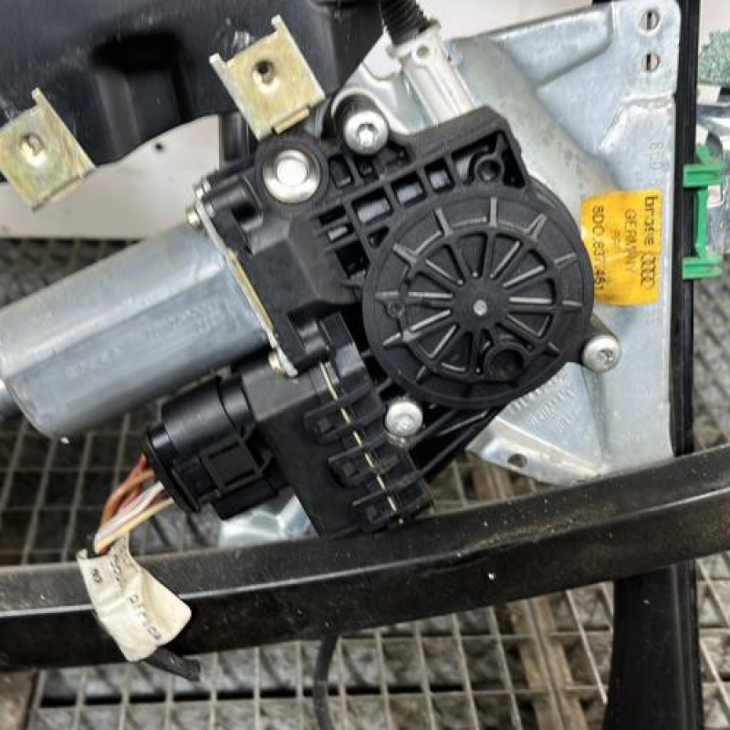Leve vitre electrique avant gauche AUDI A4 1 Photo n°3