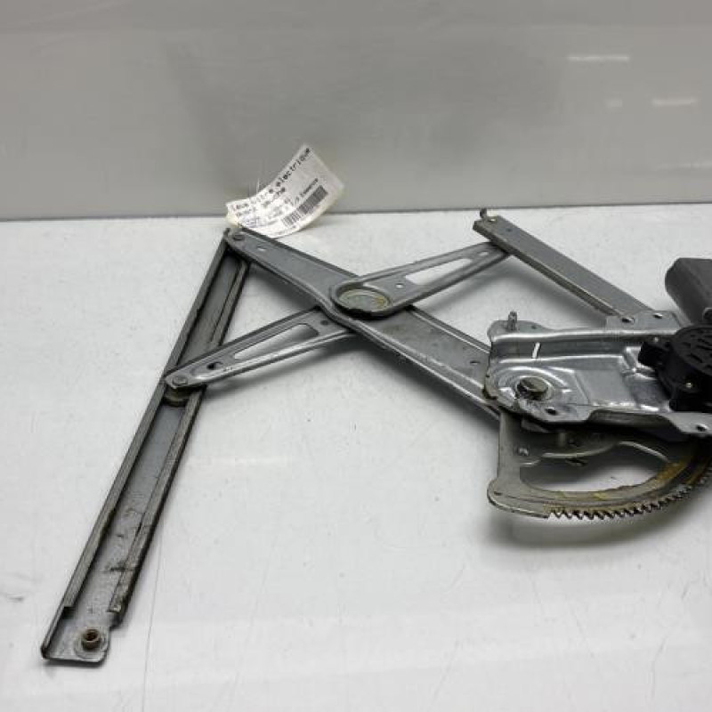 Leve vitre electrique avant gauche TOYOTA YARIS 1 Photo n°1